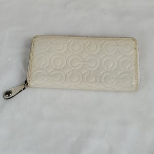 Coach cream leather wallet zipper fly